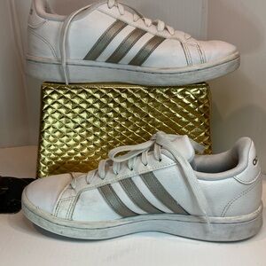 Me s size 7 white Adidas’s 3‎ silver strip tennis shoes. Box 17